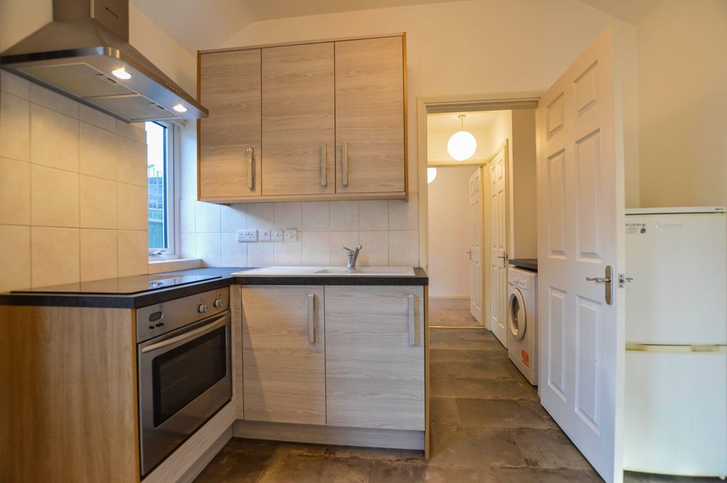 Property photo 3 of 8 Picture No. 11