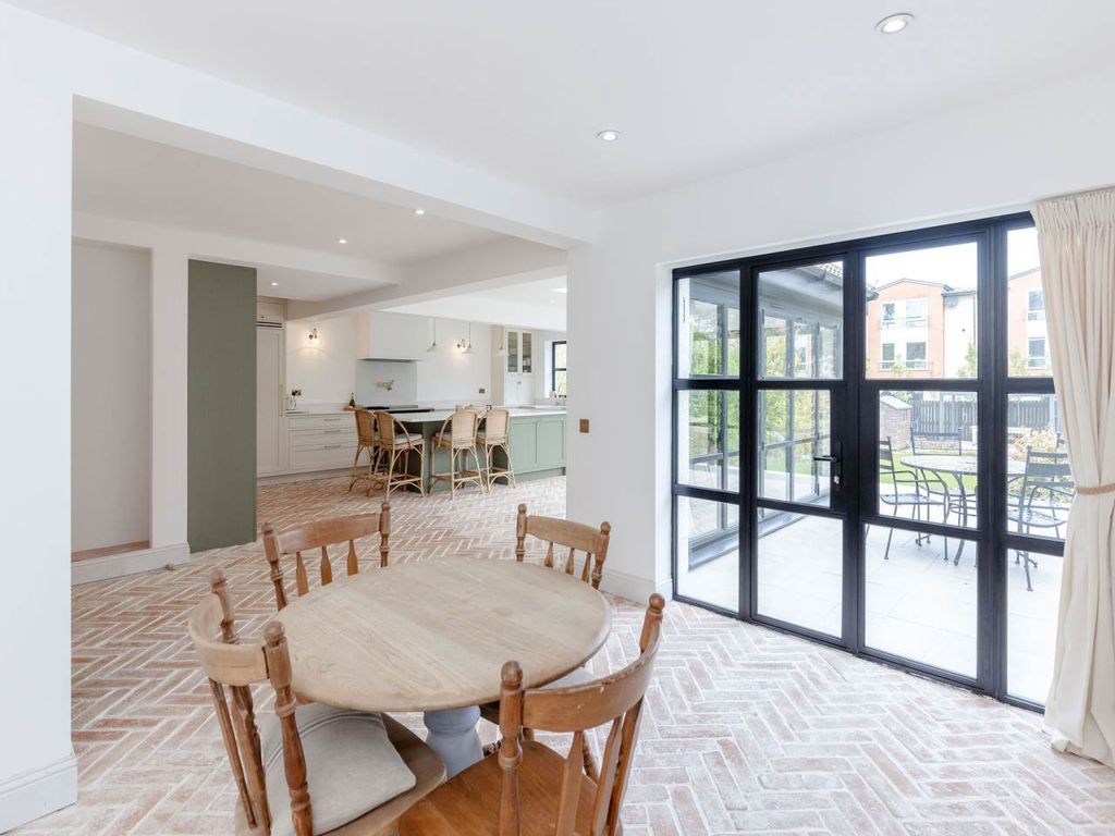 Property photo 3 of 20 Diningaread