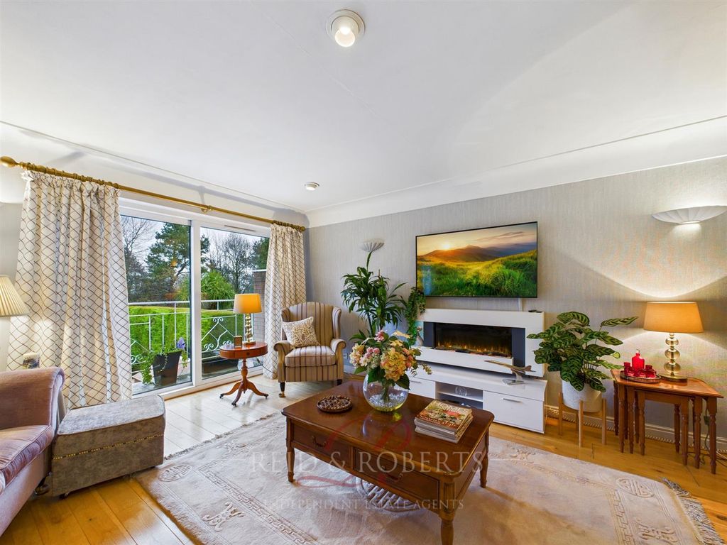 Property photo 3 of 34 Cam05148G0-Pr0117-Still017.Jpg