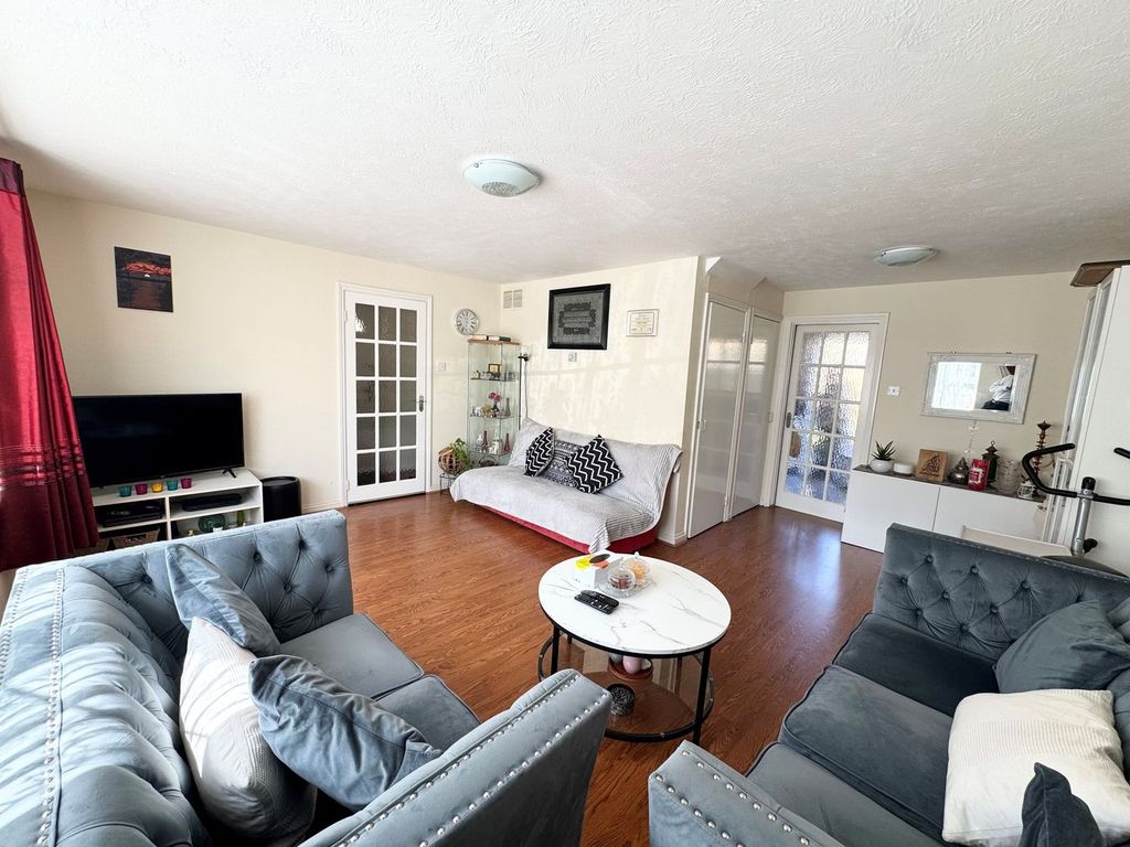 Property photo 3 of 19
