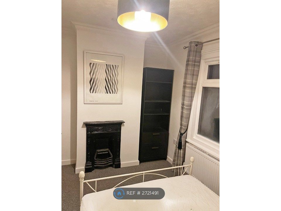 Property photo 3 of 17 Bedroom 2