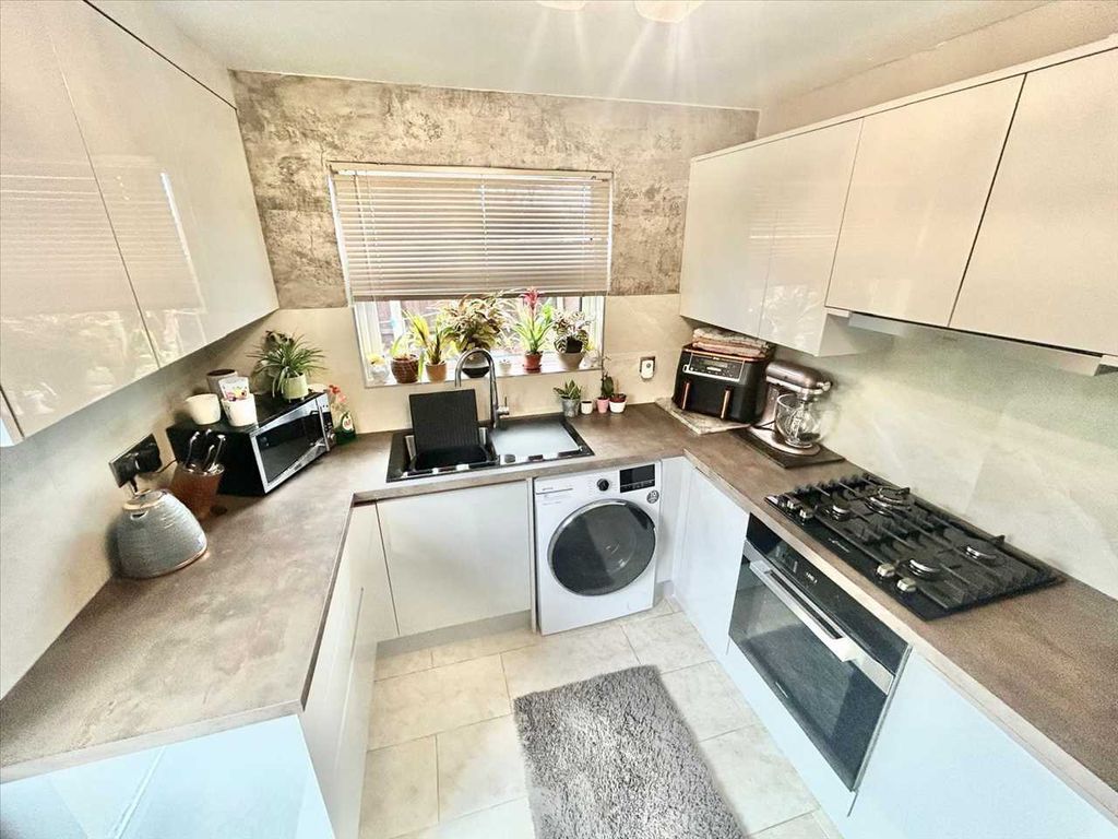 Property photo 2 of 26