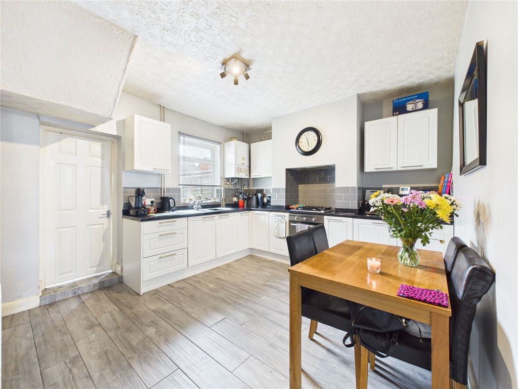 Property photo 2 of 12 Picture No. 31