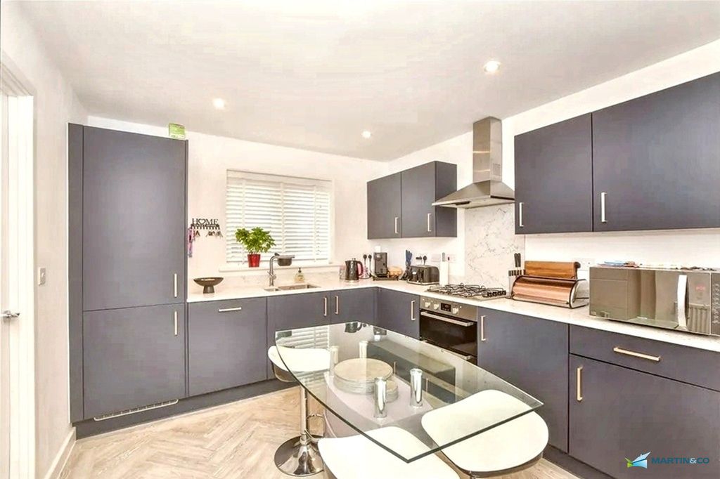 Property photo 3 of 14 Picture20