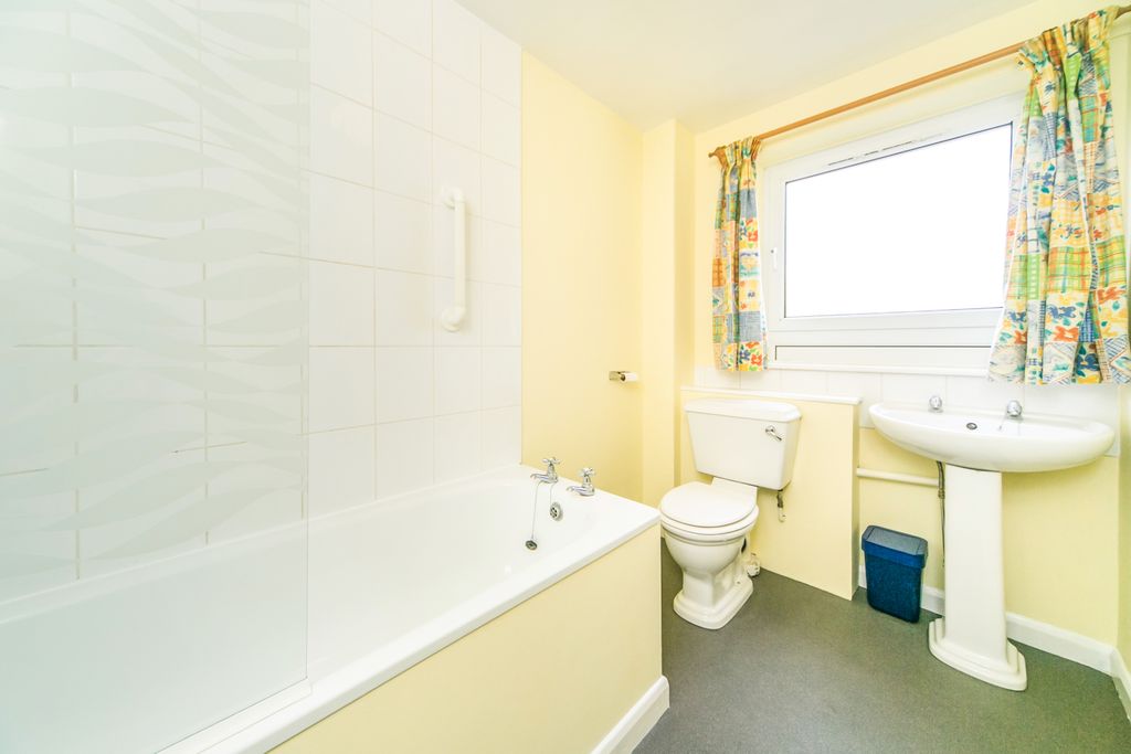 Property photo 3 of 10 92115d27-590B-493E-9