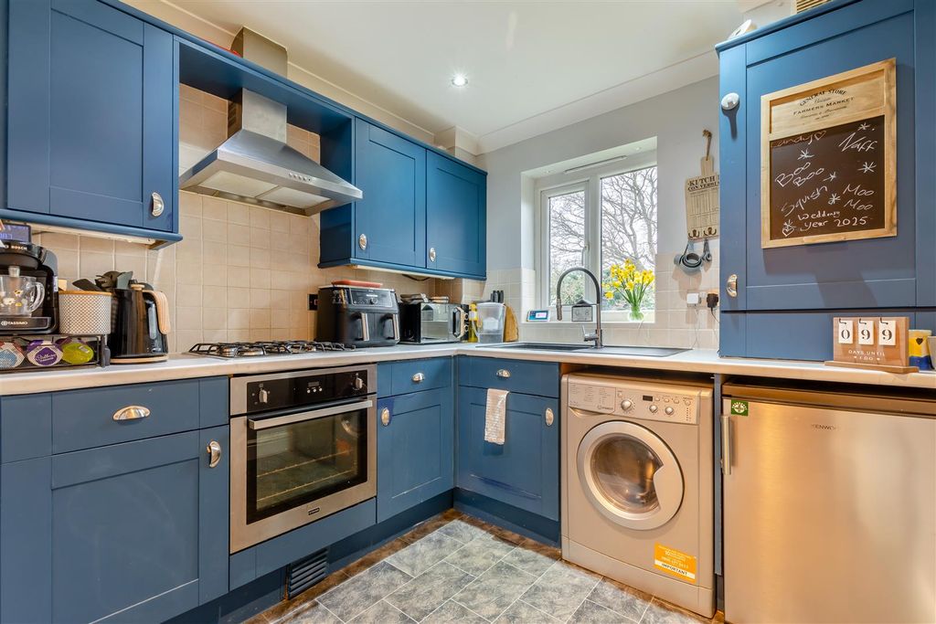 Property photo 3 of 14 Kitchen