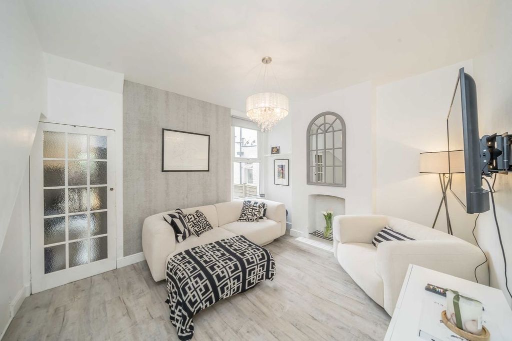 Property photo 2 of 6