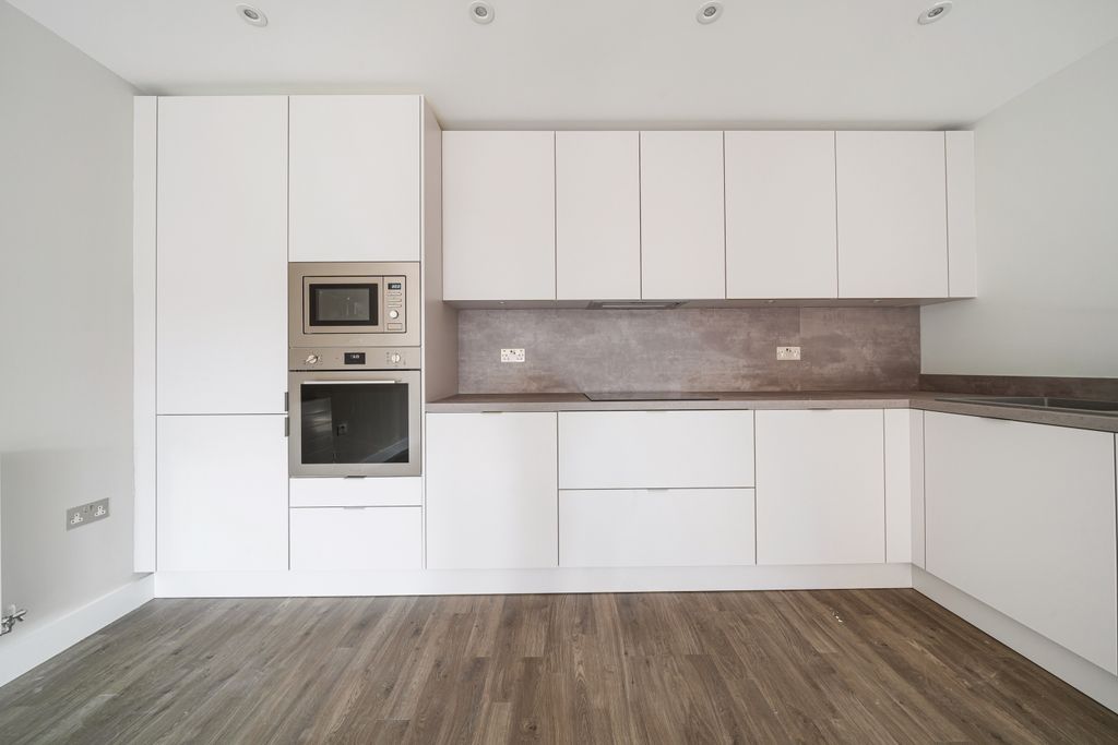 Property photo 3 of 10 Kitchen