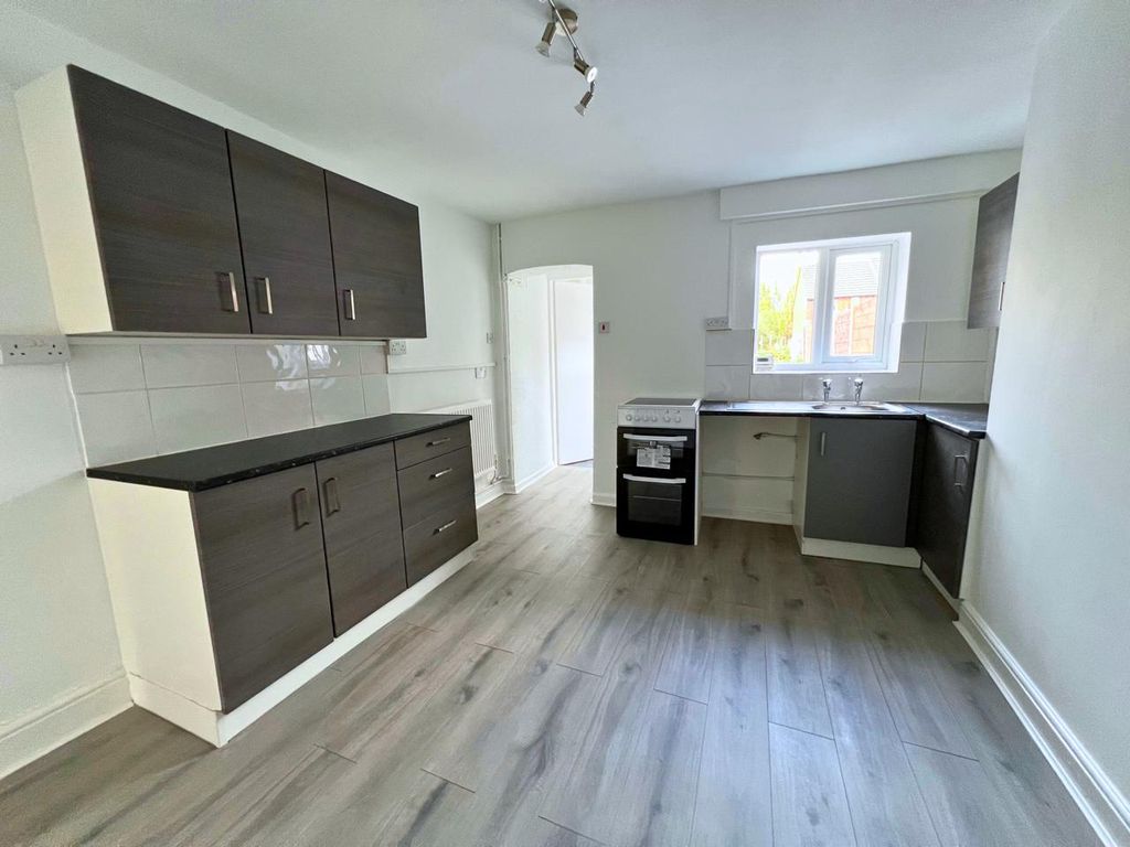 Property photo 1 of 9 4 Slaney Street, Oakengates, Telford, Tf2 6Et
