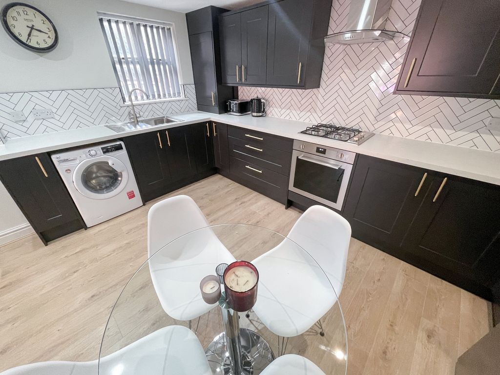 Property photo 1 of 17 File_009