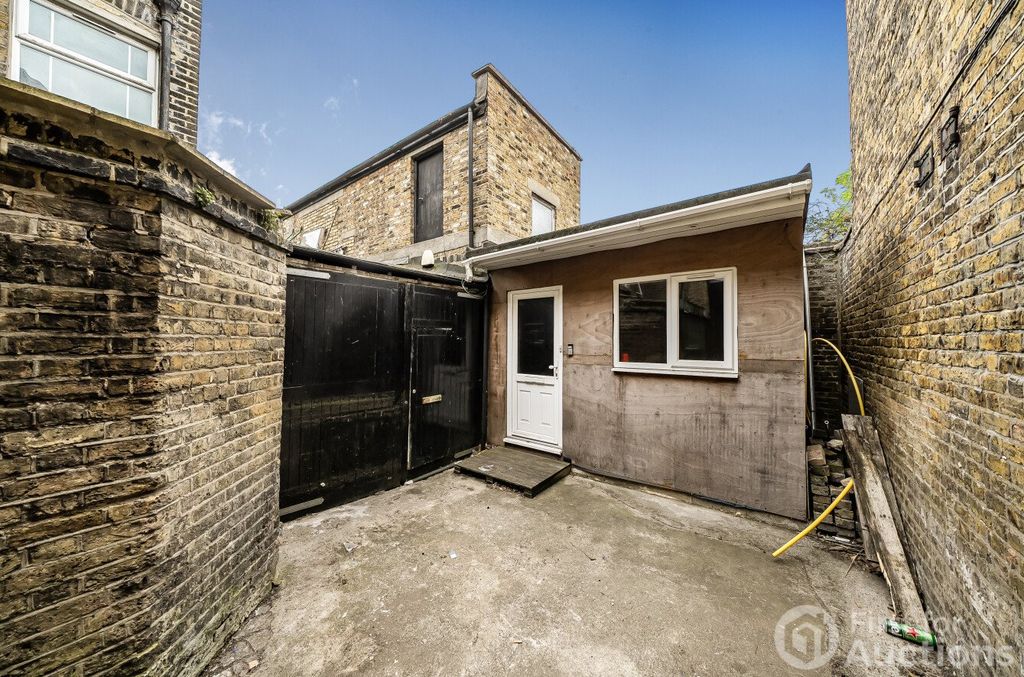 Property photo 2 of 13 2