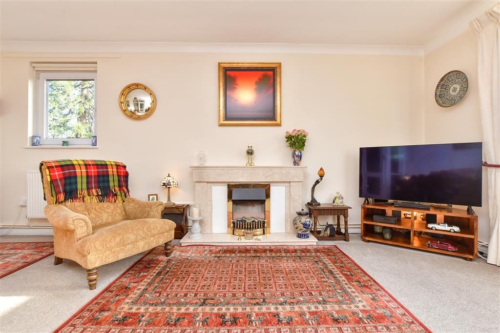 Property photo 1 of 15 Lounge
