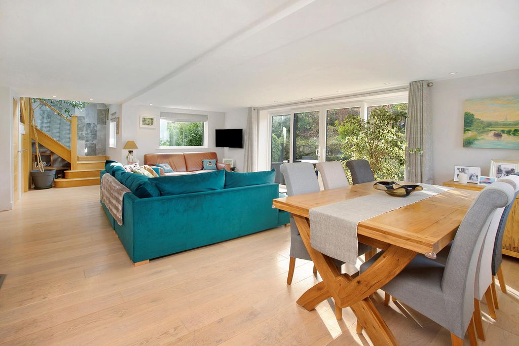 Property photo 2 of 30 Image