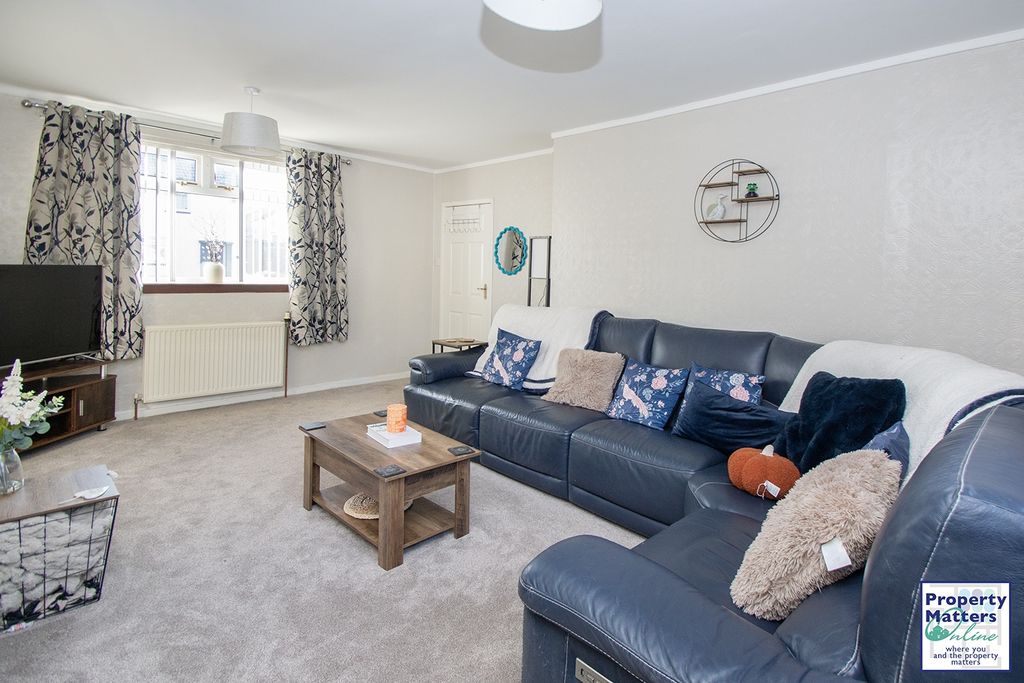 Property photo 2 of 17 Lounge