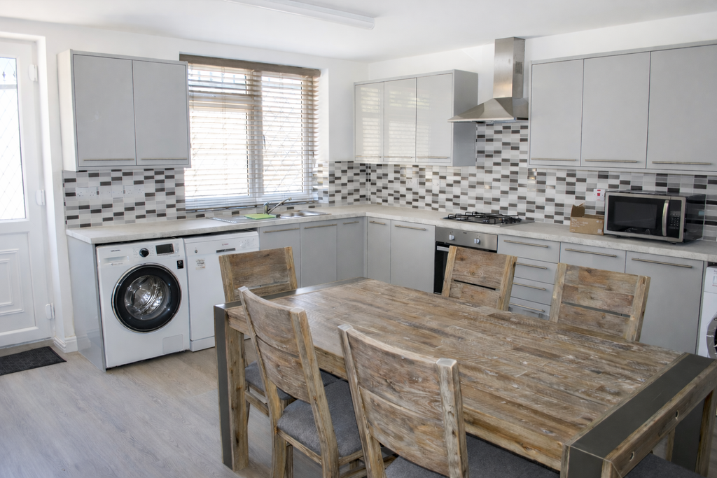 Property photo 3 of 9 Photo 5