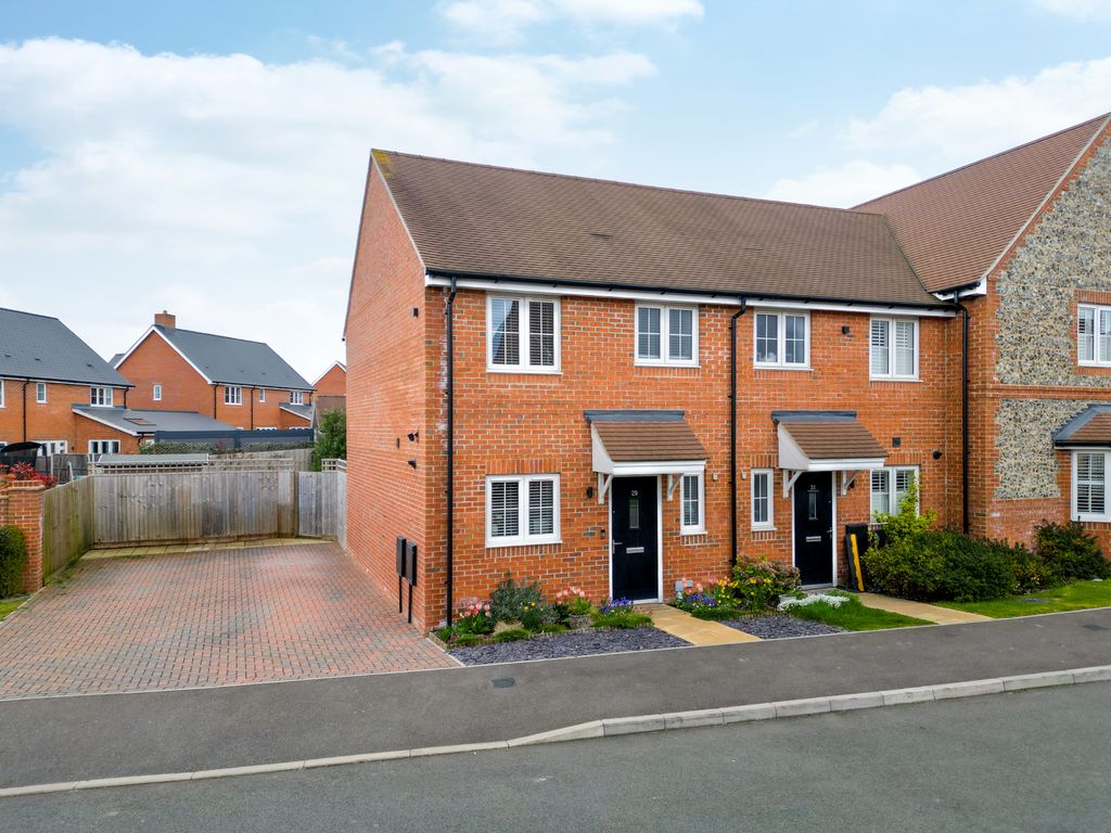 Property photo 1 of 23 Sears Drive, Tring