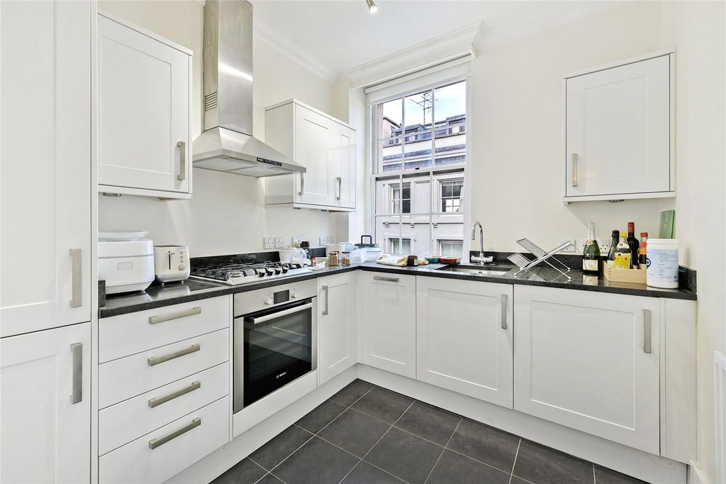 Property photo 2 of 8 Kitchen