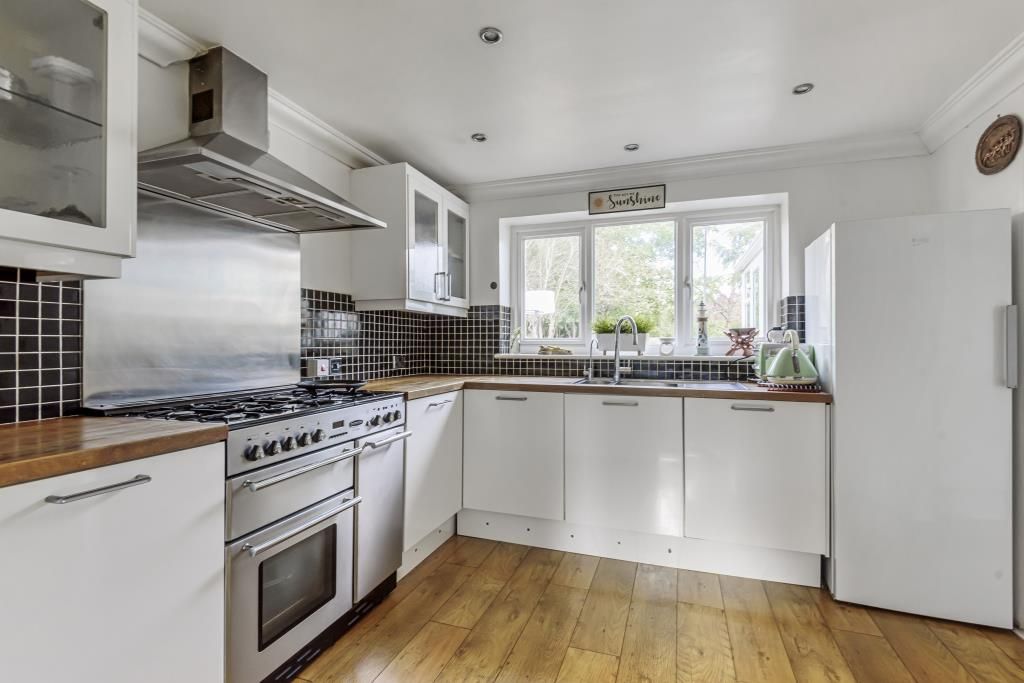 Property photo 2 of 12 Kitchen