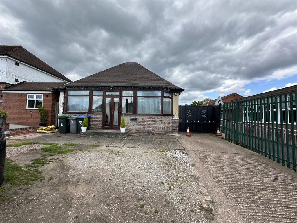 Property photo 1 of 13 Birmingham Road, Great Barr
