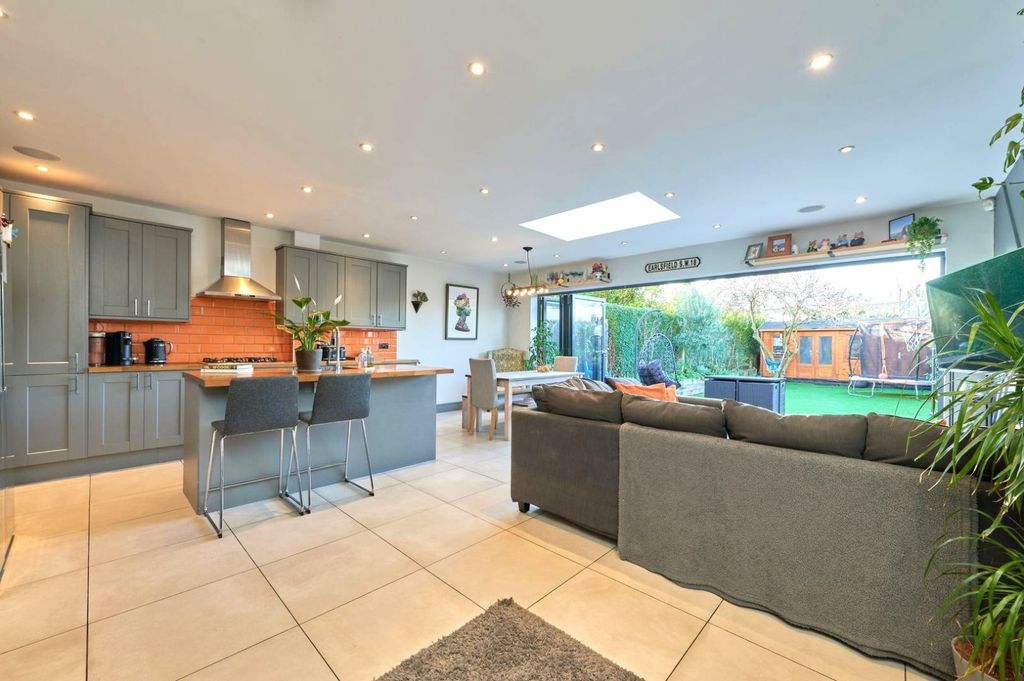 Property photo 1 of 11 Picture No. 24