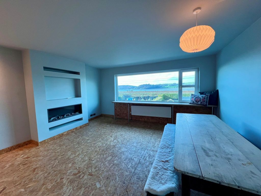 Property photo 3 of 19 Living Room Aspect 1