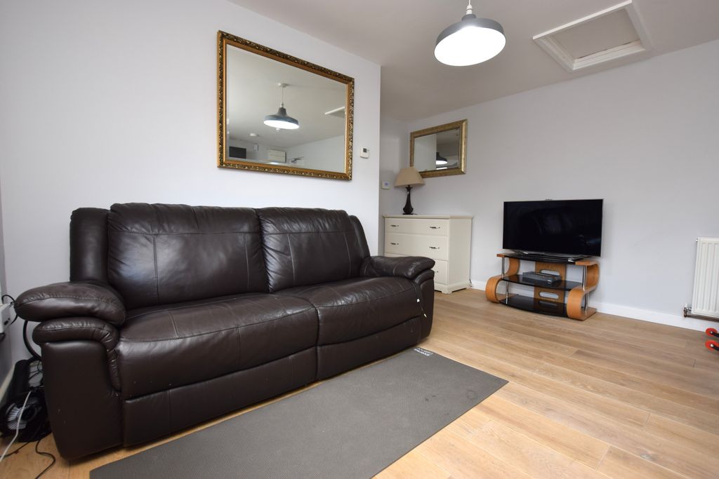 Property photo 3 of 7 Lounge