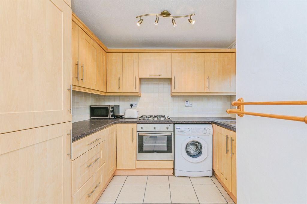 Property photo 2 of 17