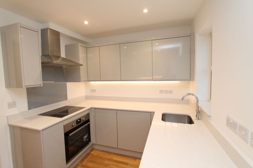 Property photo 3 of 8 Kitchen