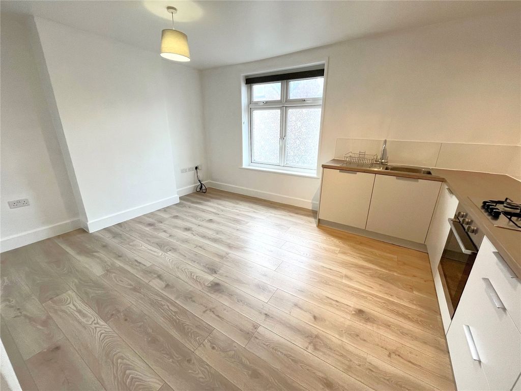 Property photo 2 of 9 Picture No. 12