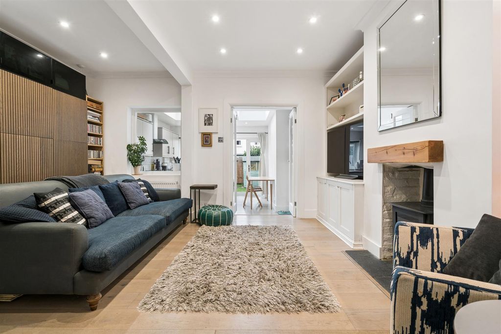 Property photo 2 of 15 12 Croft Road South Wimbledon Sw19 2Nf Reception.J