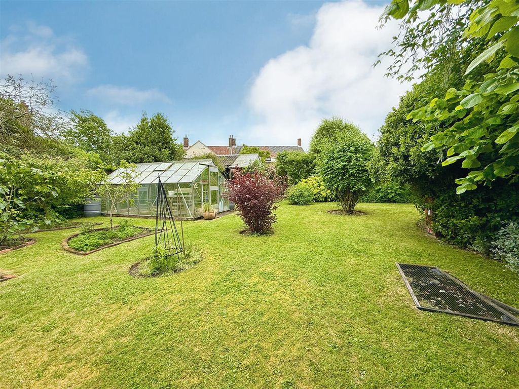 Property photo 3 of 32 Garden With Greenhouse