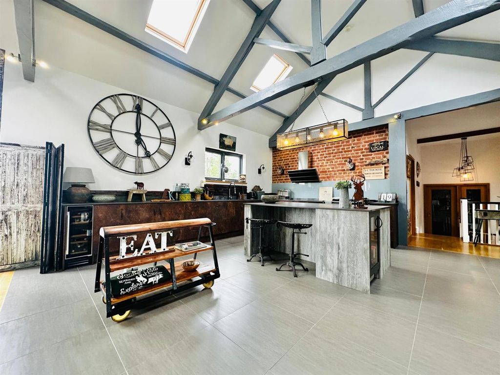 Property photo 2 of 45 Lounge/Diner/Kitchen