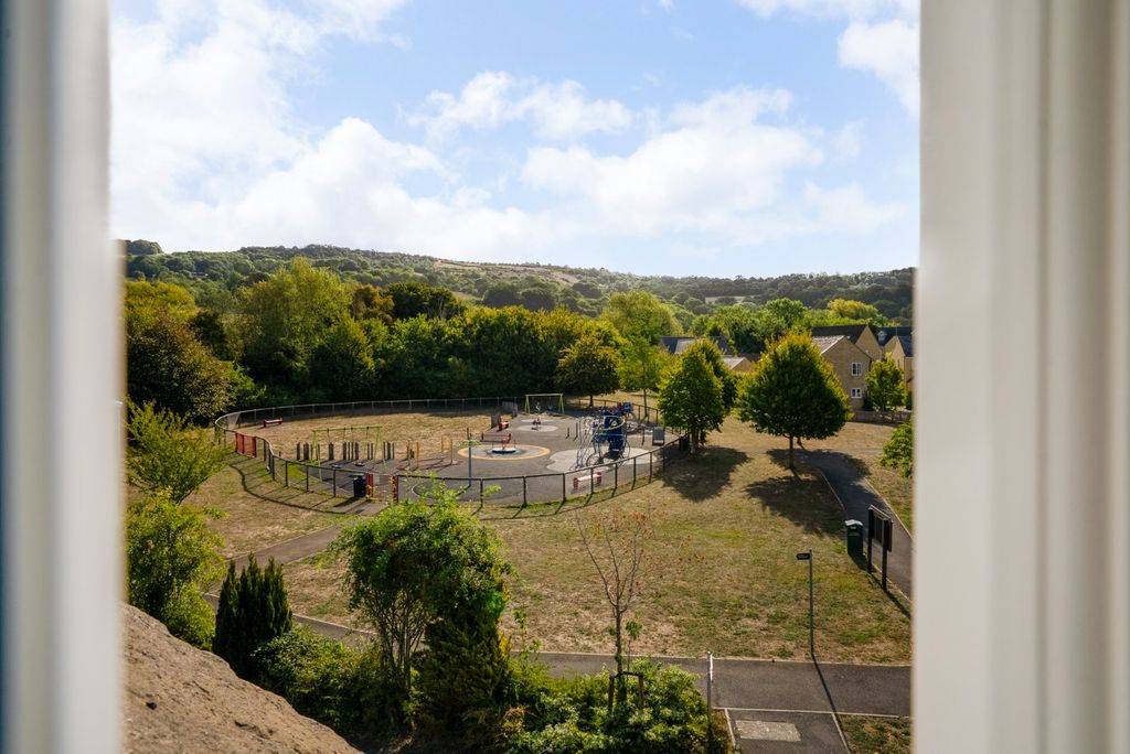 Property photo 2 of 20 Front Aspect