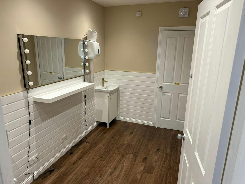 Property photo 3 of 6 Internal 2.Jpg