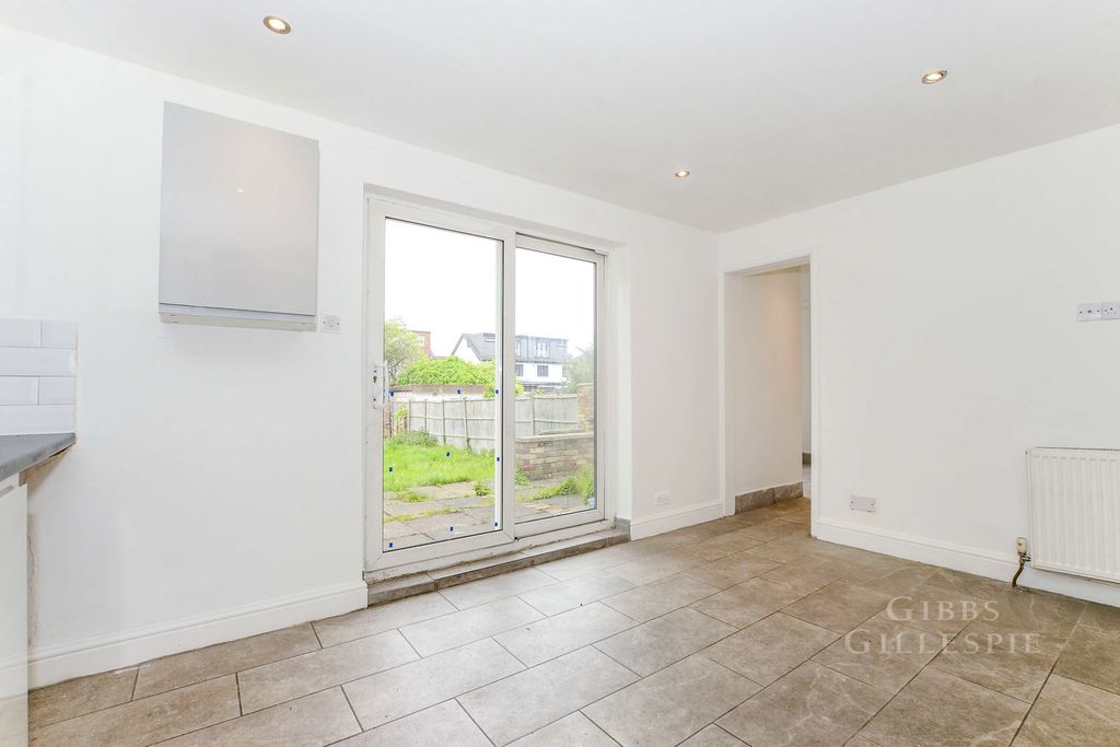 Property photo 3 of 16 Pbox-Img.Jpg