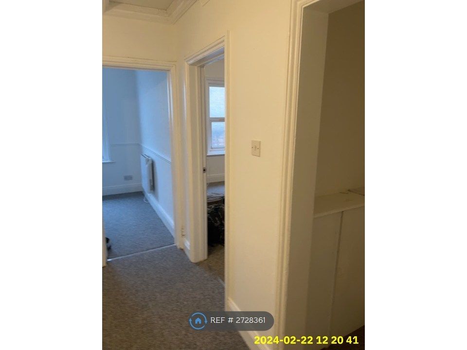 Property photo 3 of 10 Landing