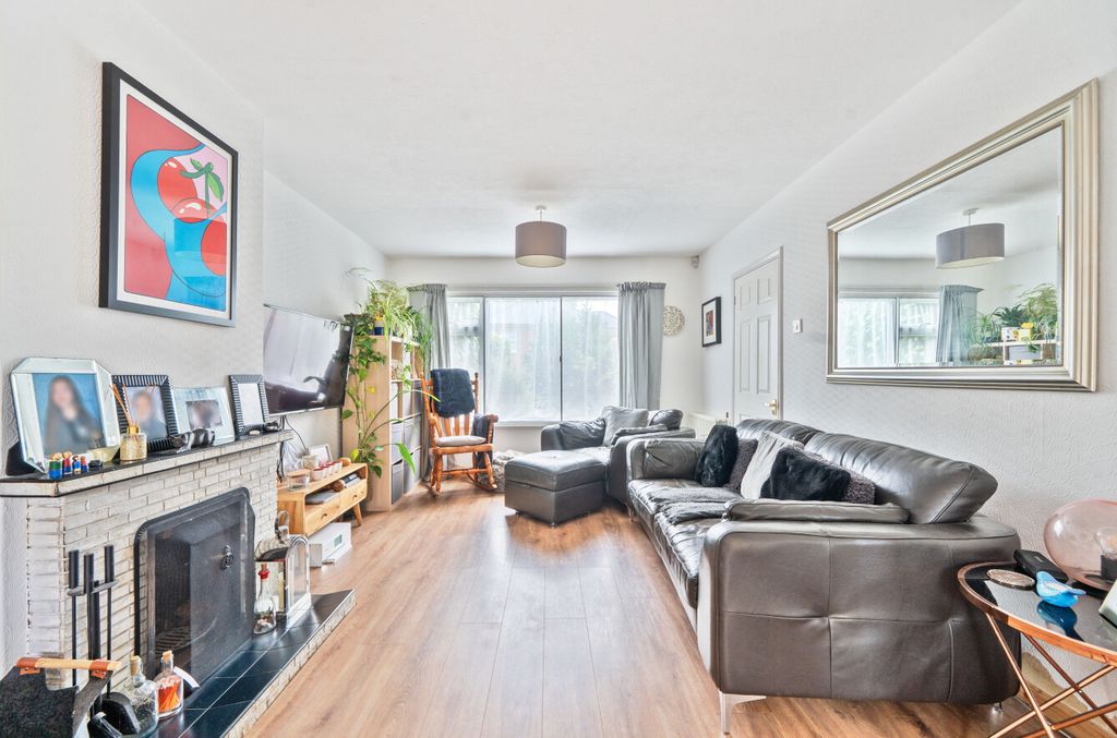 Property photo 3 of 11 1329834-7-6881058...