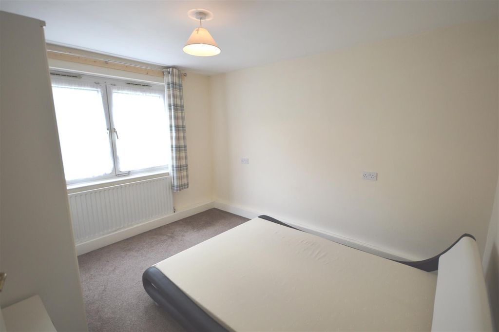 Property photo 3 of 5