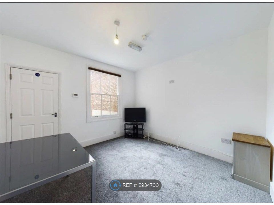 Property photo 3 of 12 Living Room