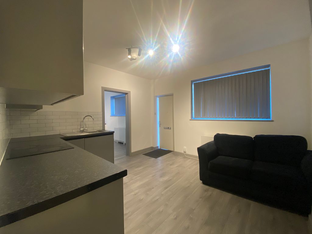 Property photo 3 of 8 Modern Kitchen