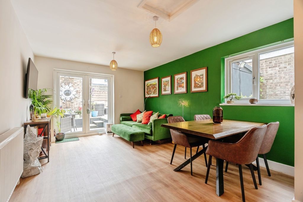 Property photo 3 of 20 Pbox-Img.Jpg