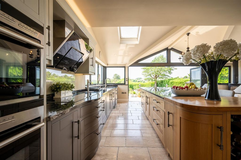 Property photo 2 of 53 Living Kitchen