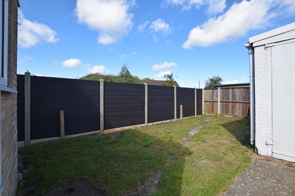 Property photo 2 of 8 2 - New-Garden