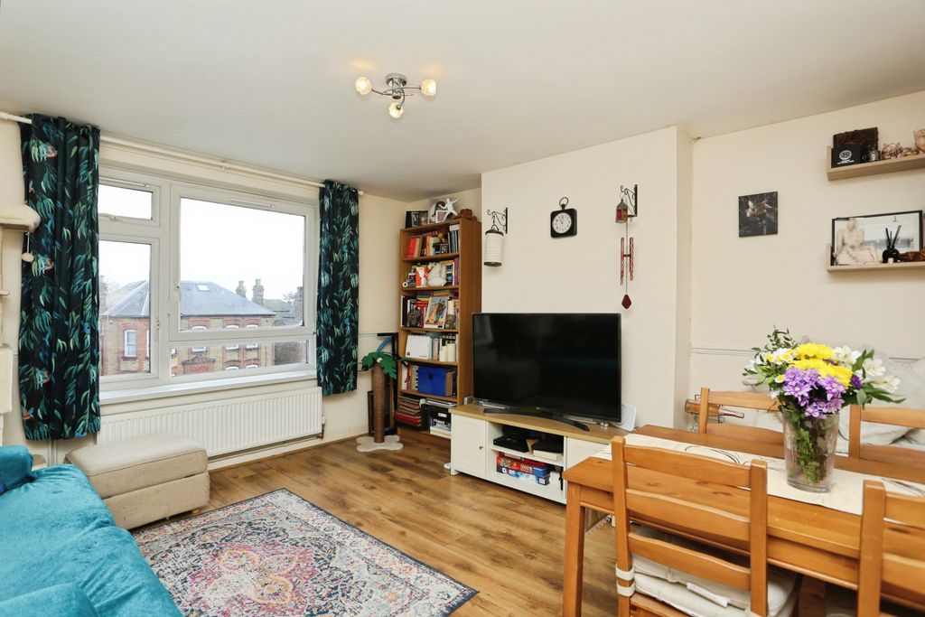 Property photo 3 of 10