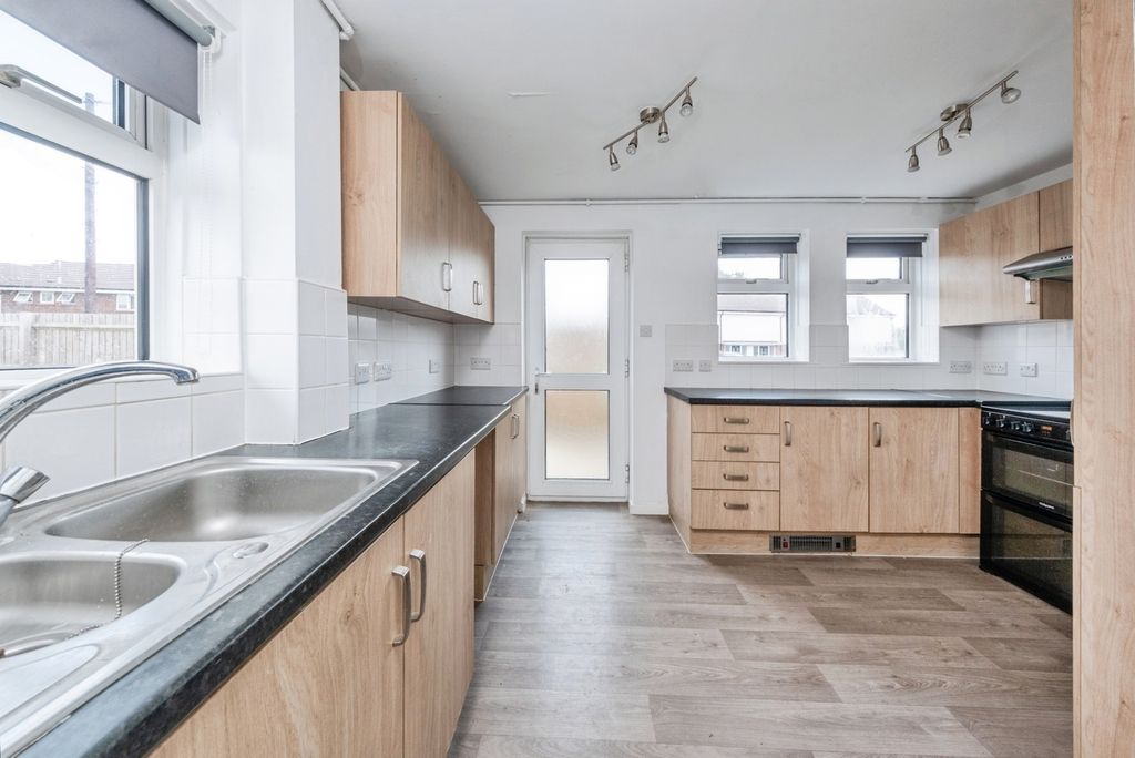 Property photo 1 of 20 Kitchen