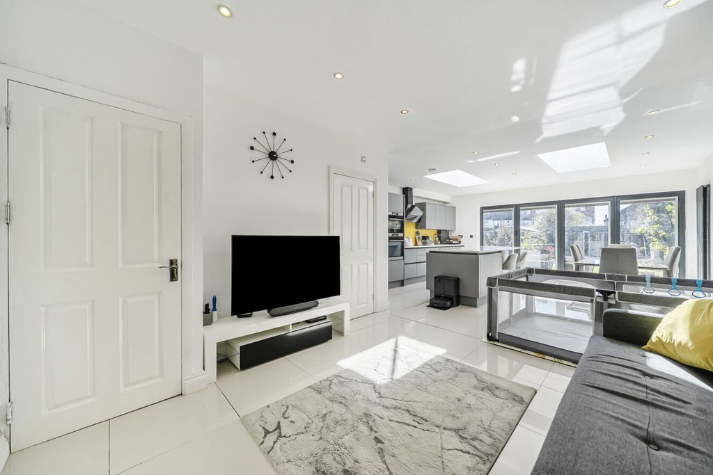 Property photo 2 of 18 1429958-20-69c576...