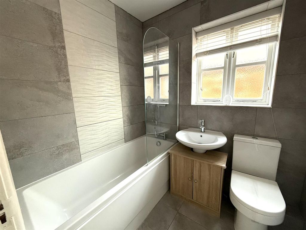 Property photo 3 of 10 4 Bm New 5.Jpeg