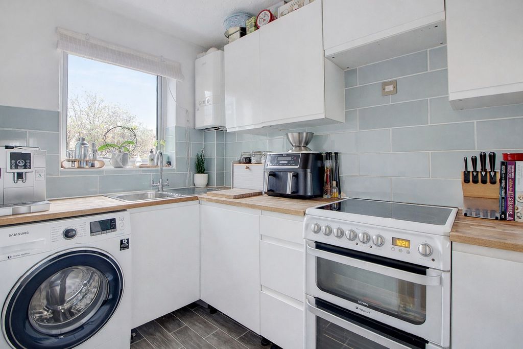 Property photo 3 of 16