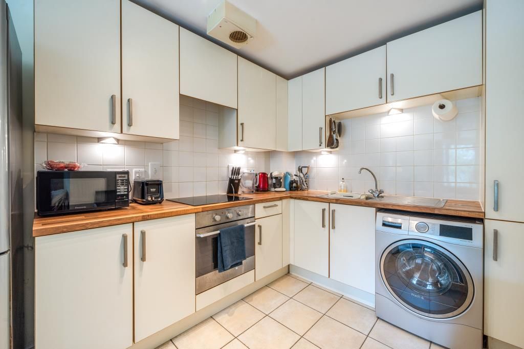Property photo 3 of 11 Kitchen