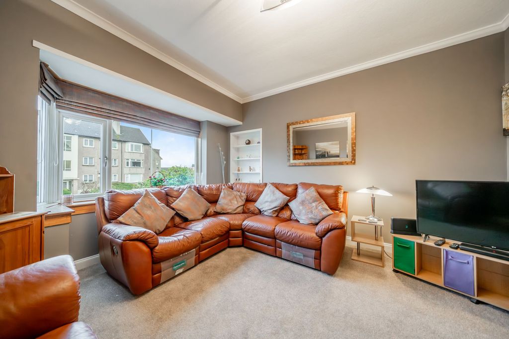 Property photo 3 of 36